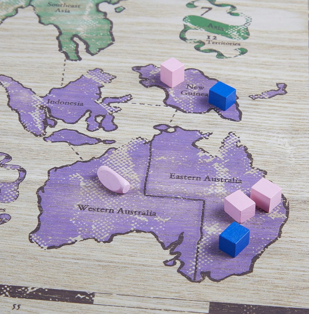 HASBRO Risk strategická hra s dřevěnou hrací deskou a figurkami, FRENCOUZSKÁ VERZE