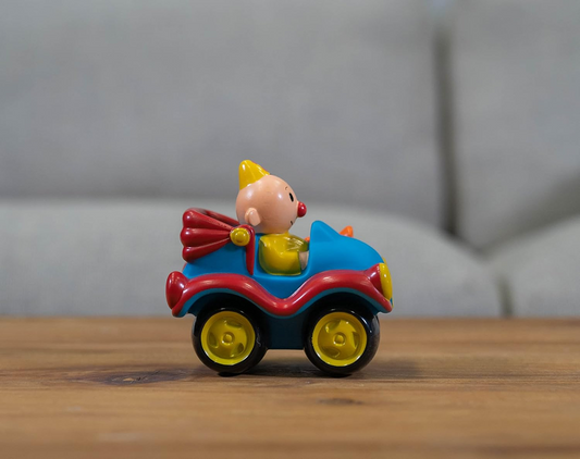 STUDIO 100 Bumba in a car