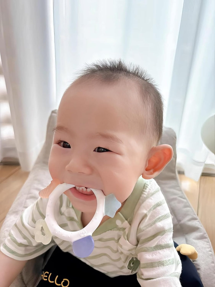 AKOLIK ultra měkký silikonový kousátko masážní 9,5 cm 3 m+