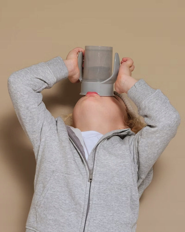 TWISTSHAKE hrnek nekapající 360 stupňů 230 ml 6 m+