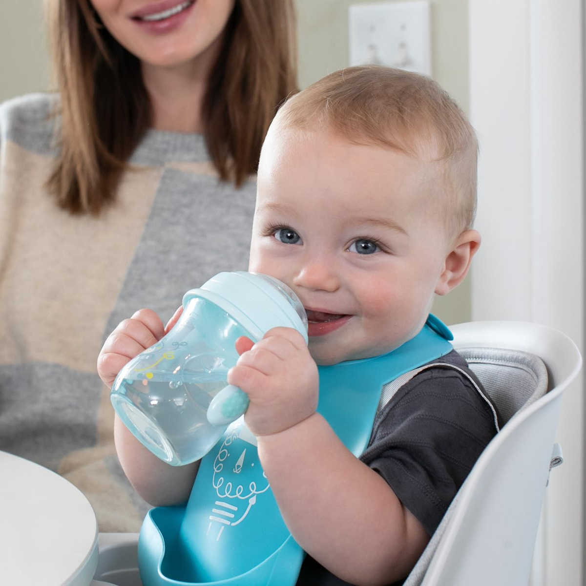 CHICCO Transition Cup hrnek nekapající s náustkem a držadly 200 ml 4 m+