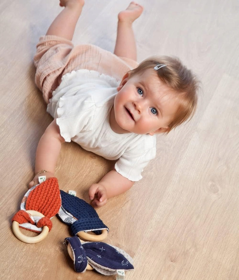 GRUNSPECHT Greifling-Beißring aus Baumwolle und Holz, 16 cm – Produktfoto 3