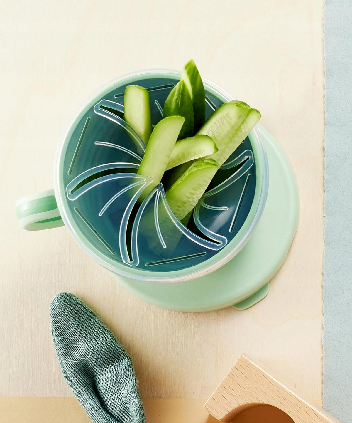 NIP Snackbox Eat Green 2-in-1 snack container and cup with lid