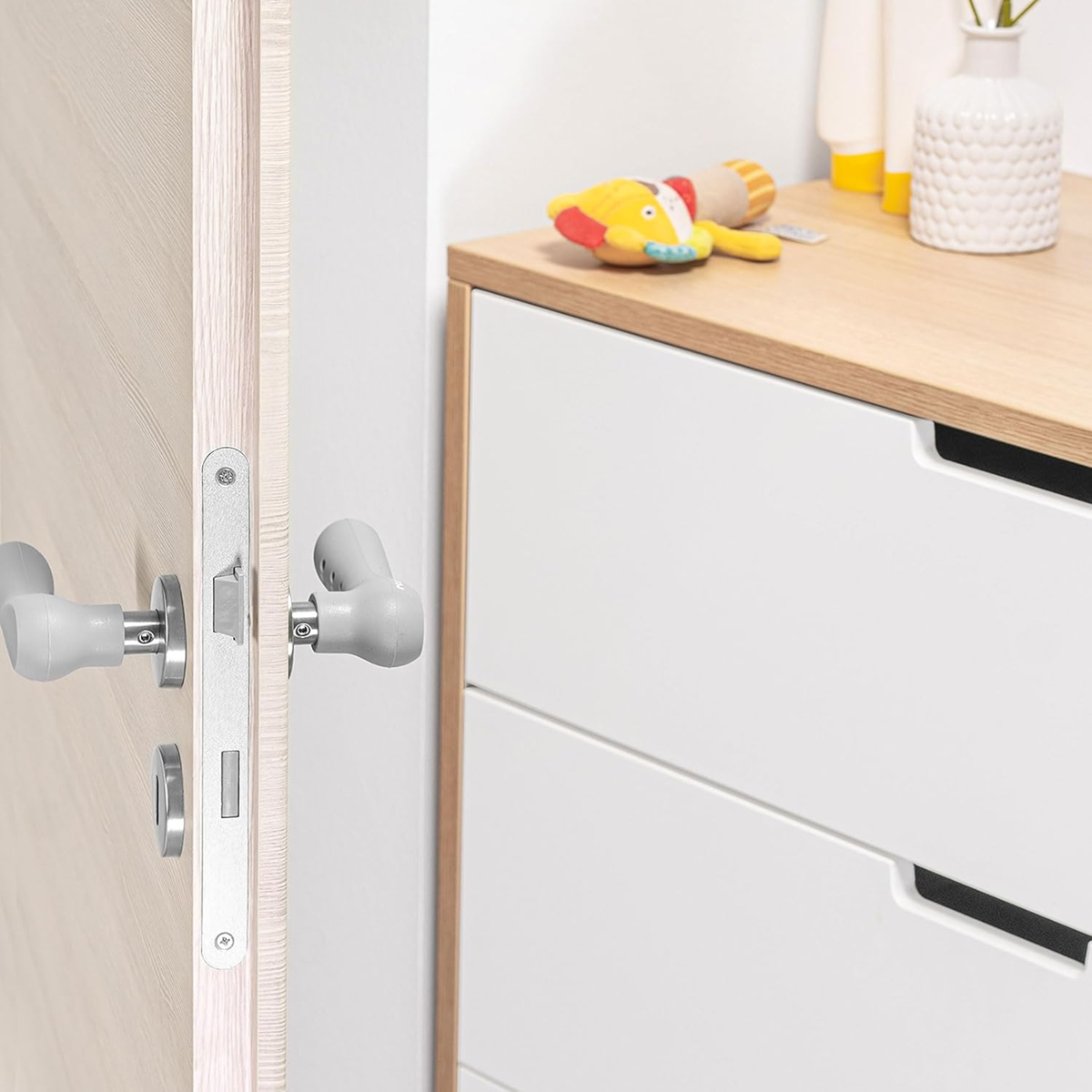 REER HandleGuard silikonový chránič na kliku 13 cm 2 kusy