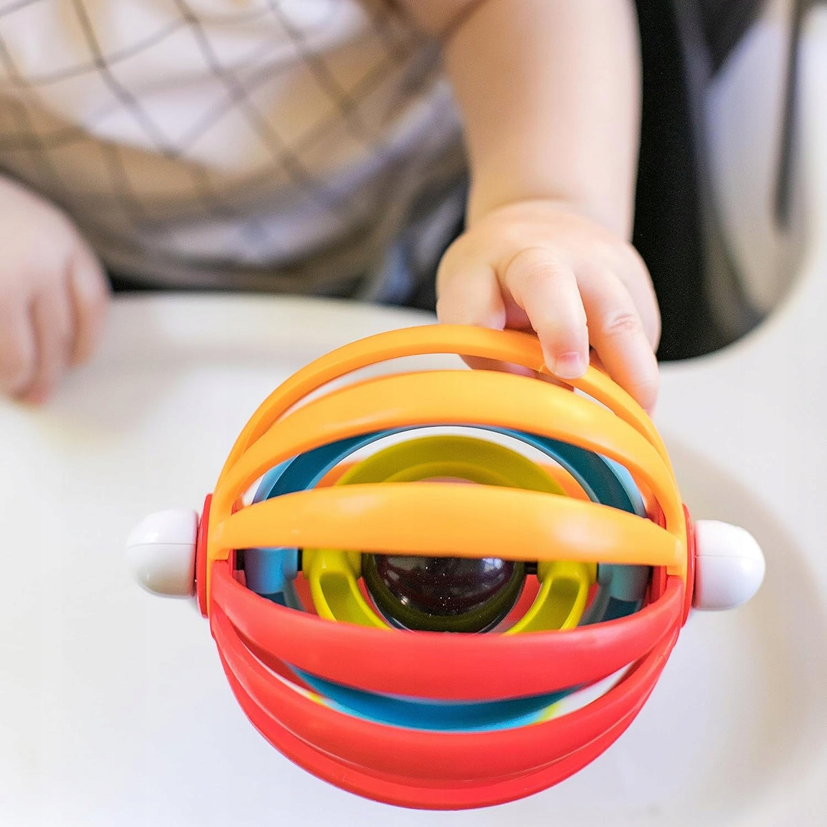 BABY EINSTEIN Sticky Spinner παιχνίδι με κουδουνίστρα και βεντούζα 3+ μηνών – φωτογραφία προϊόντος 3