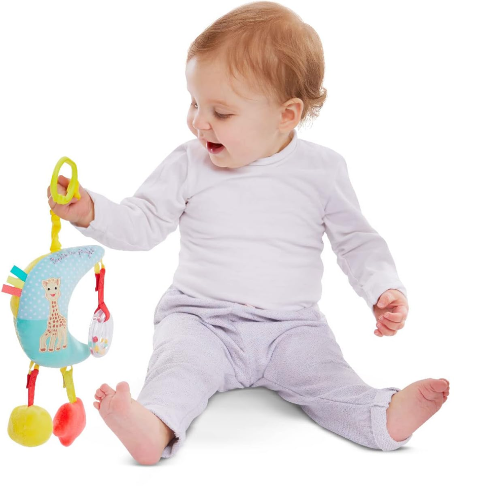 SOPHIE LA GIRAFE závěsná hračka s hracím strojkem na kočárek a postýlku 28 cm MĚSÍC