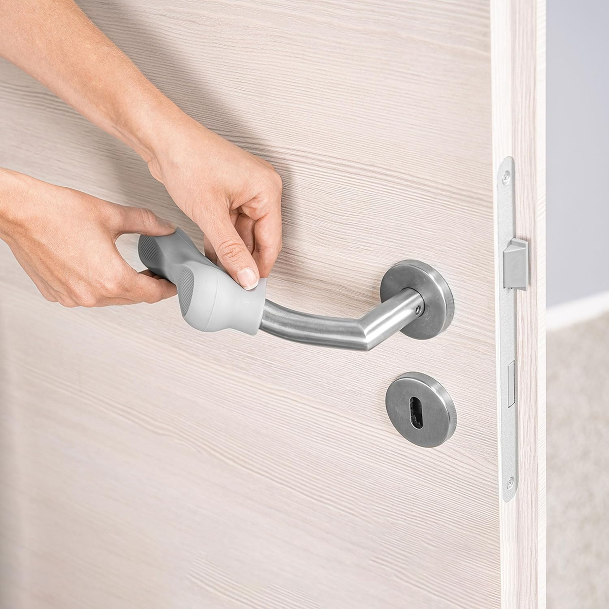 REER HandleGuard silikonový chránič na kliku 13 cm 2 kusy