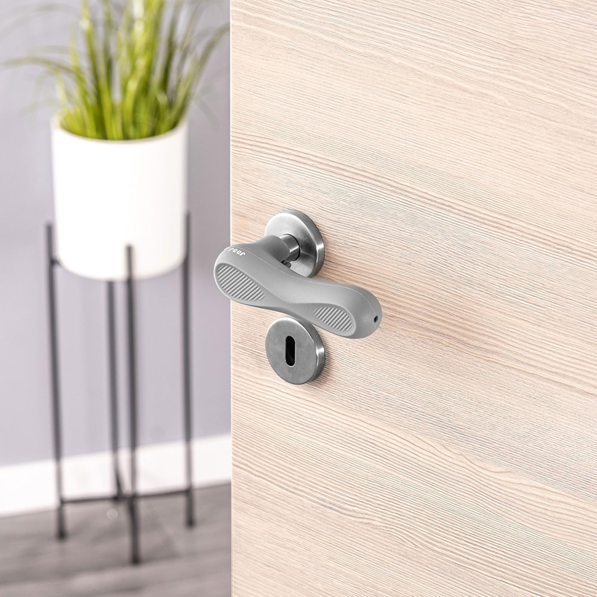 REER HandleGuard silikonový chránič na kliku 13 cm 2 kusy