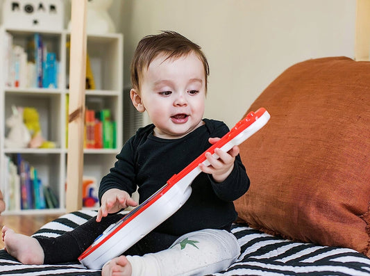 HAPE Baby Einstein ukulele 43 cm dřevo, plast