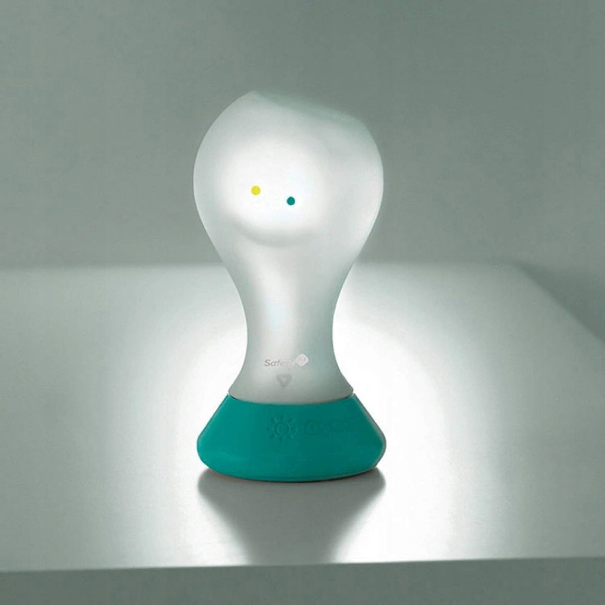 BEBE CONFORT Luluportable night light and torchage 0 +colour white and greendimensions 7 x 7 x 13 cmUSB power