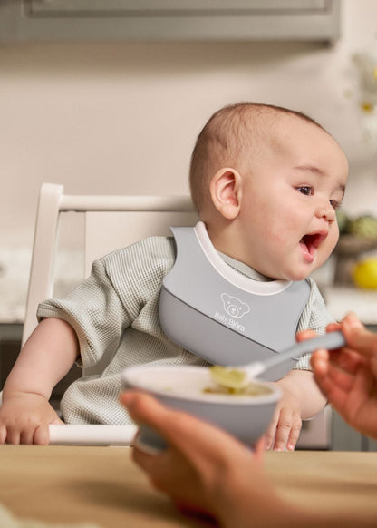 BabyBjörn 073004 šedé krmící lžičky s dlouhou rukojetí