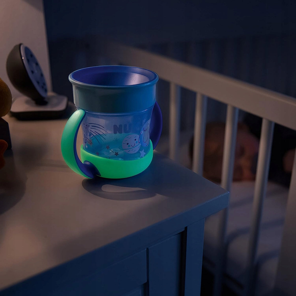 NUK Mini Magic Cup SVÍTÍCÍ HRNEK NEKAPKÁČ 160 ml
