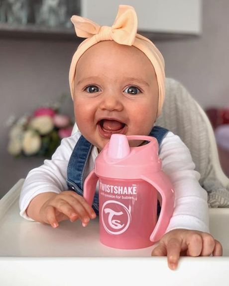 TWISTSHAKE Mini Cup netekoucí hrnek s náustkem a mixérem 230 ml 4 m+