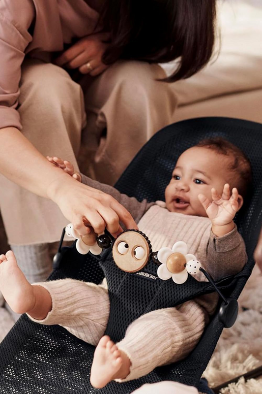 BABYBJORN oblouk s hračkami na lehátko 31 cm