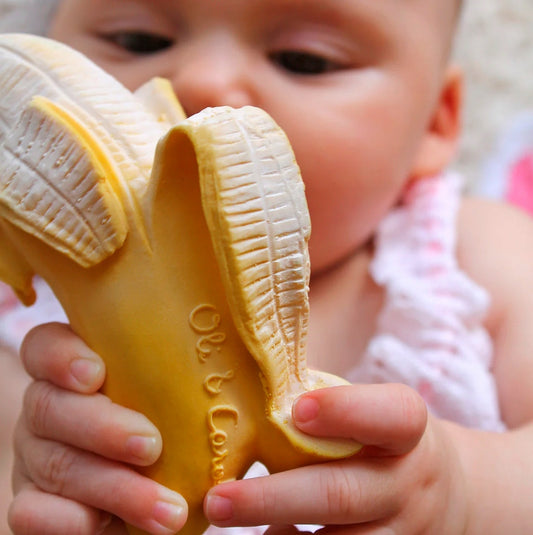 OLI & CAROL weicher Kautschuk-Beißring 11 cm BANANE