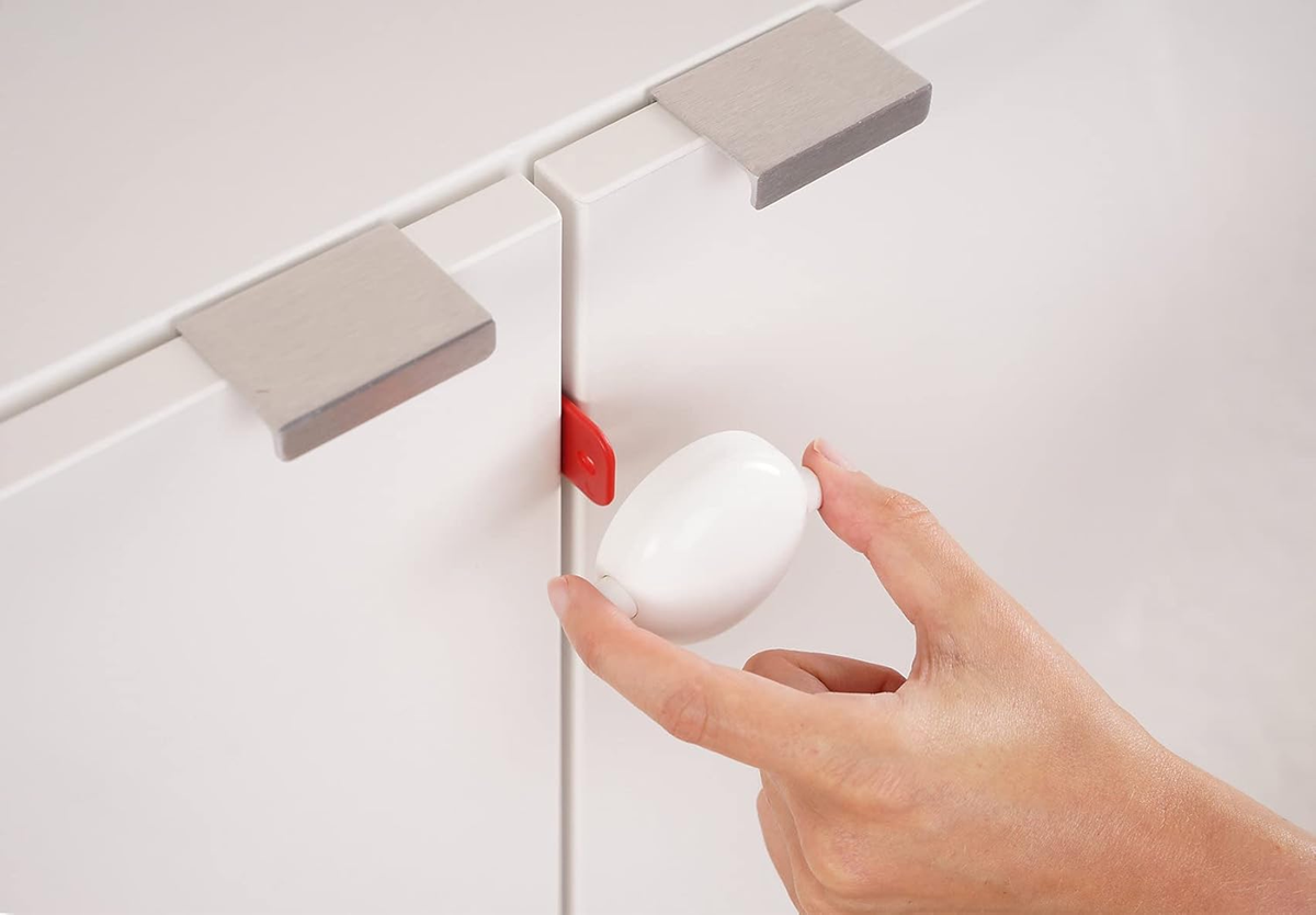 REER double-door cabinet locks, 1 piece