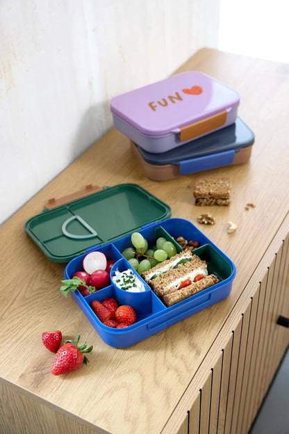 LÄSSIG Bento svačinový box s přihrádkami 17 × 21 cm LITTLE GANG SMILE