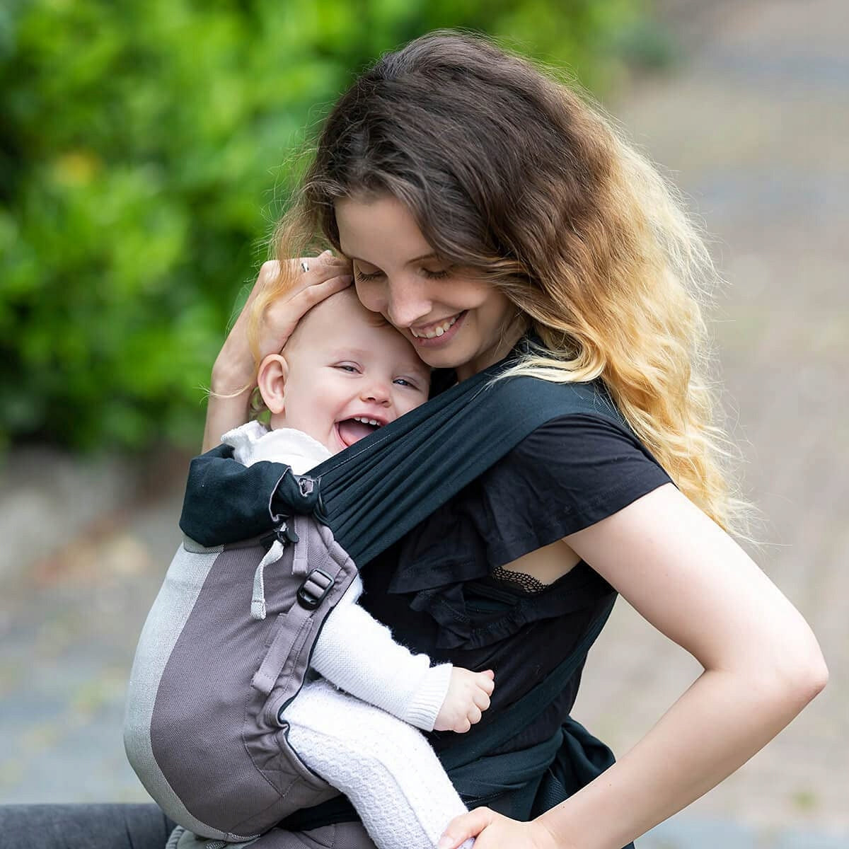 HOPPEDIZ hop-tye ergonomic baby carrier