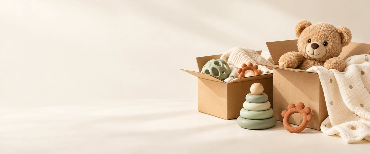 Illustration of the OutletBaby warehouse clearance: boxes of baby accessories on a cream background.